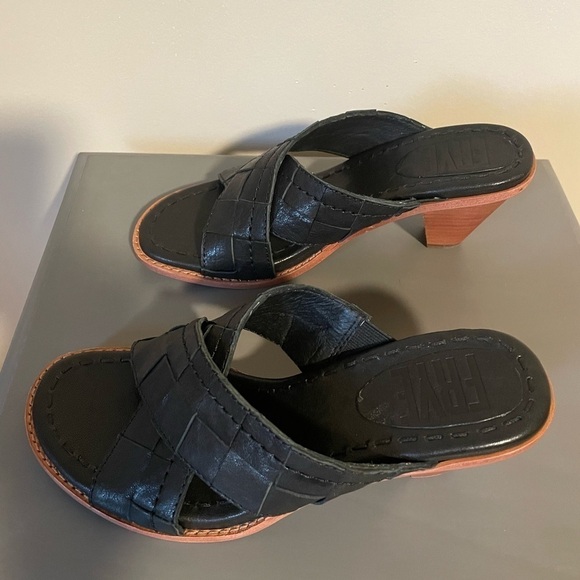 Frye Estelle Woven crisscross sandal size 6, Black level with block heel - Picture 4 of 11